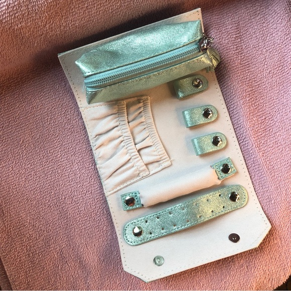 💚💚 Shimmering Mint Green Jewelry Roll 💚💚 - Picture 2 of 13